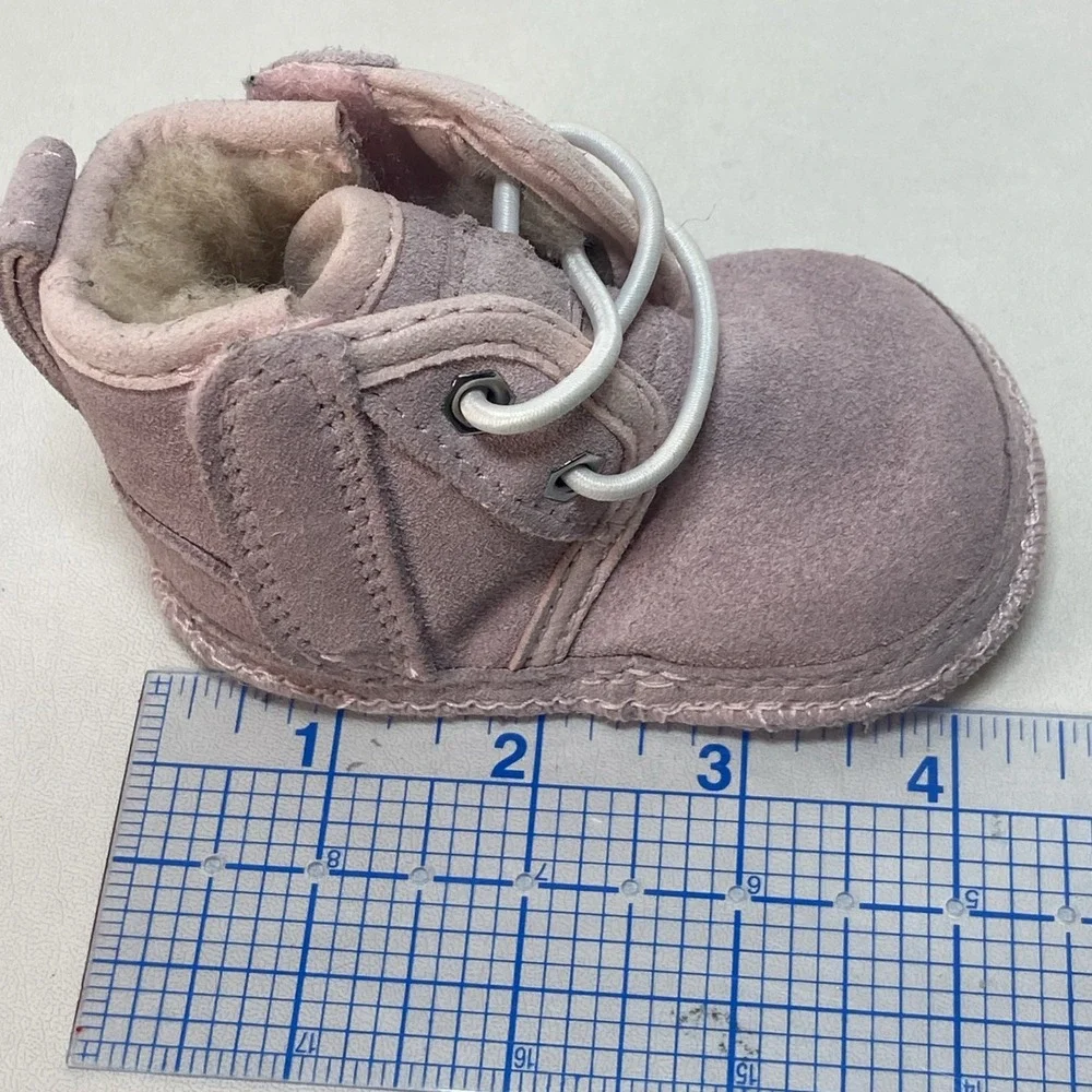 Uggs Neumel‎ Baby Pink Girls Suede Toddler Boots Size 0/1 3-6 Months Booties